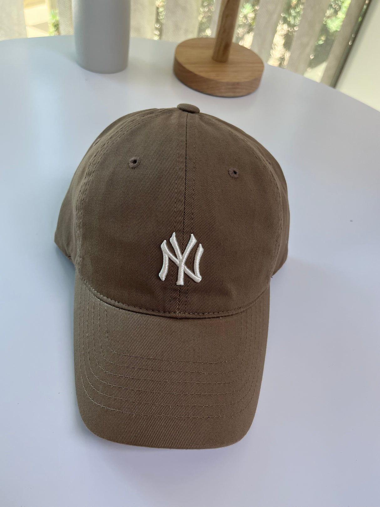 韩国 卡其色小标帽子NY