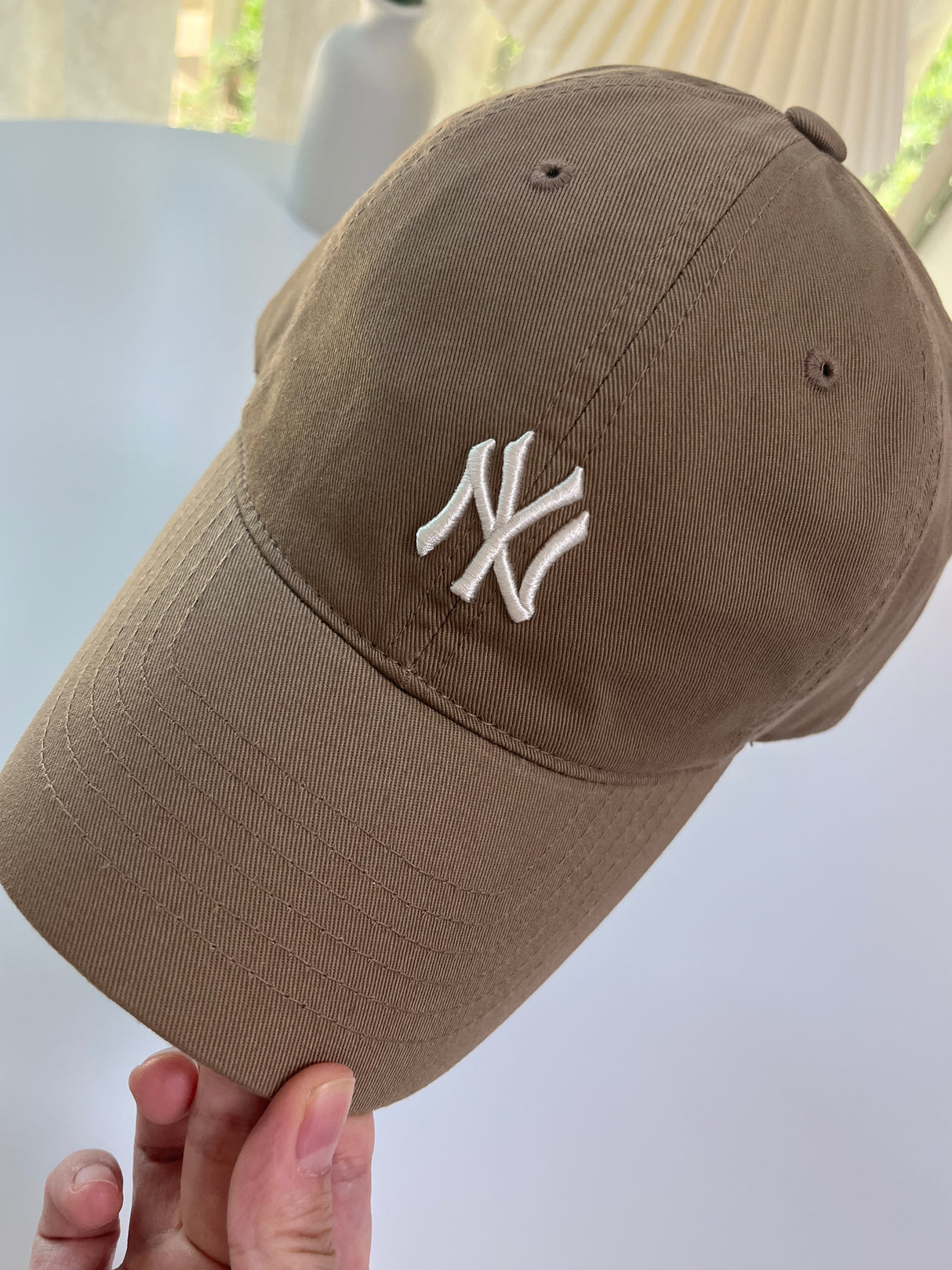 韩国 卡其色小标帽子NY