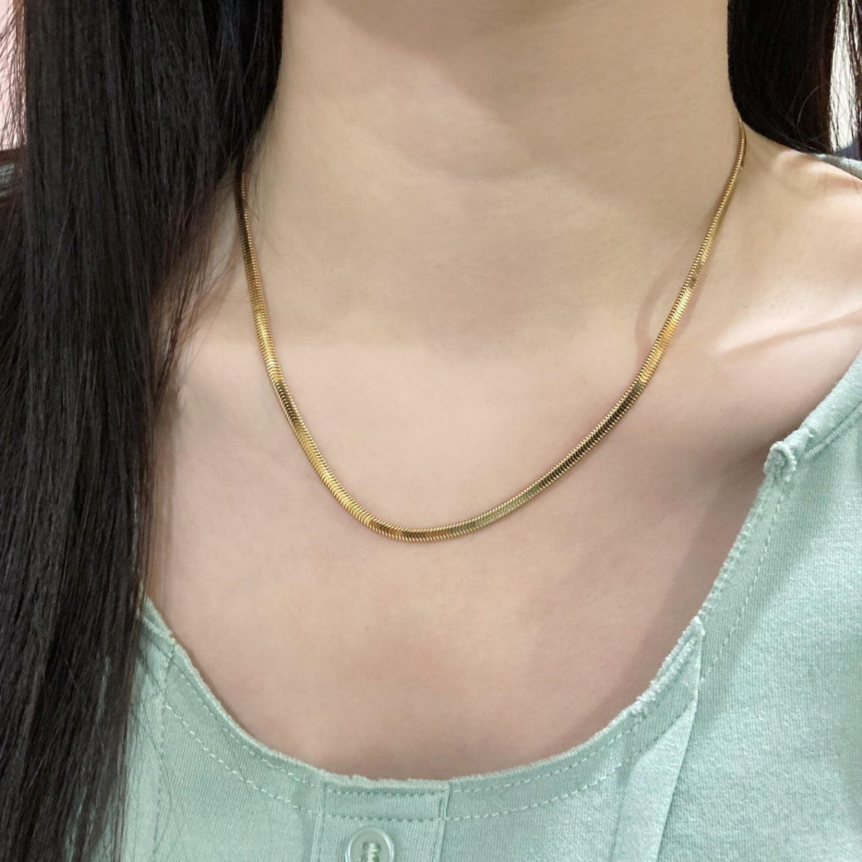 Made in Japan, the explosive soft snake bone chain can be folded 3.4mm to 38➕5cm and can be adjusted to have a sense of presence. The explosive weight is 9.7g.