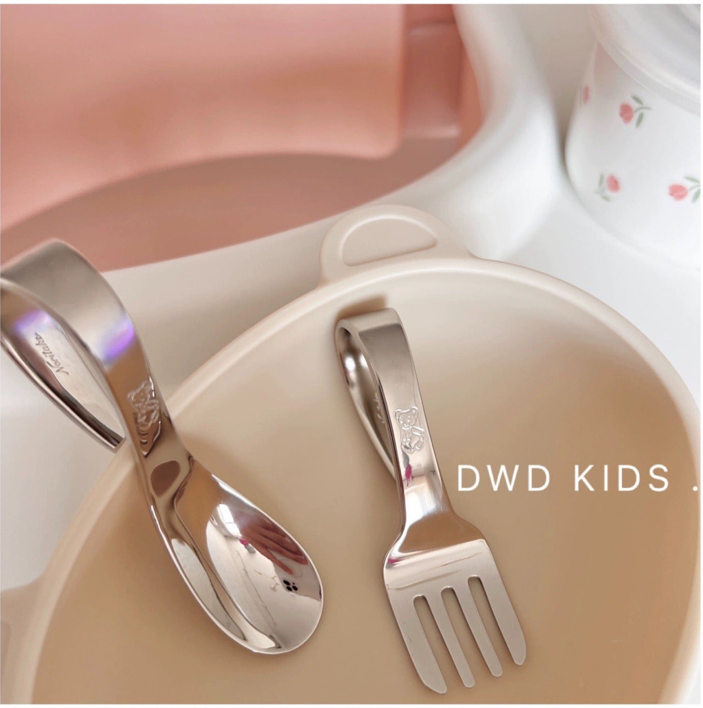 Japan's Familiar training spoon and fork baby food training