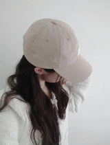 Korean small label beige NY hat